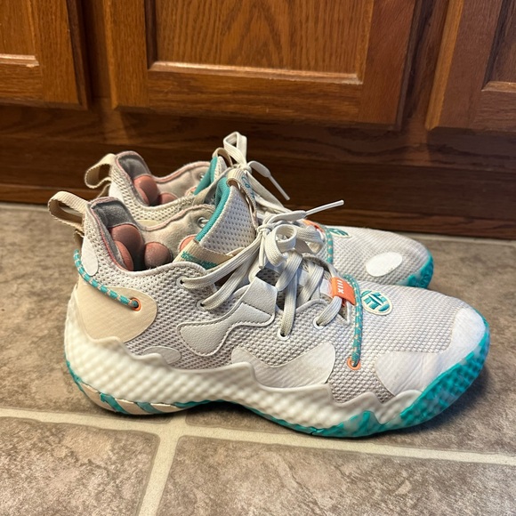 Harden Volume 6 - Picture 4 of 7